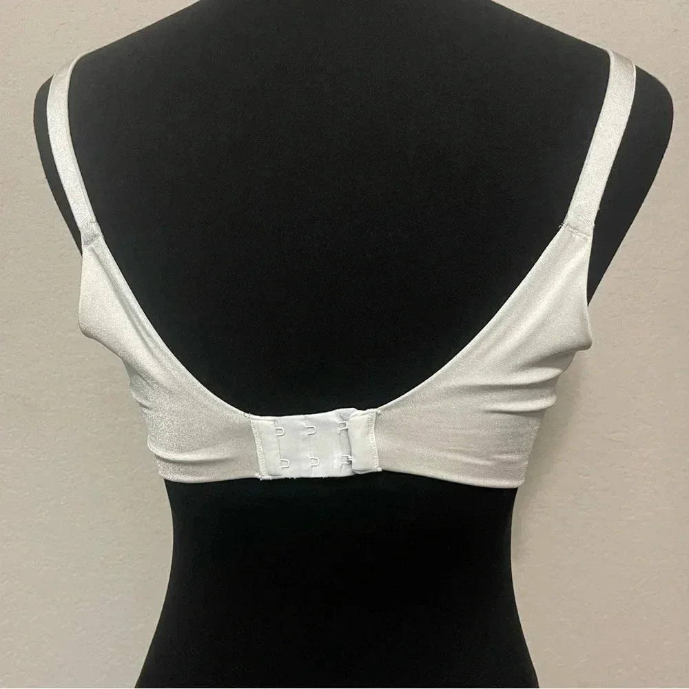 Warner's Women's Back To Smooth Wire-Free Contour Bra Size 36D Color White
